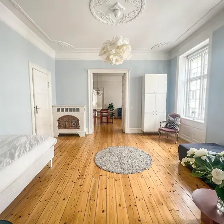 Spacious In The Heart Of Apartment