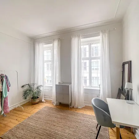 Spacious In The Heart Of Apartment