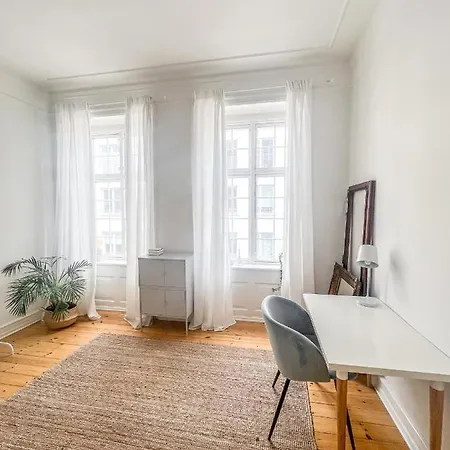 Spacious In The Heart Of Apartment *